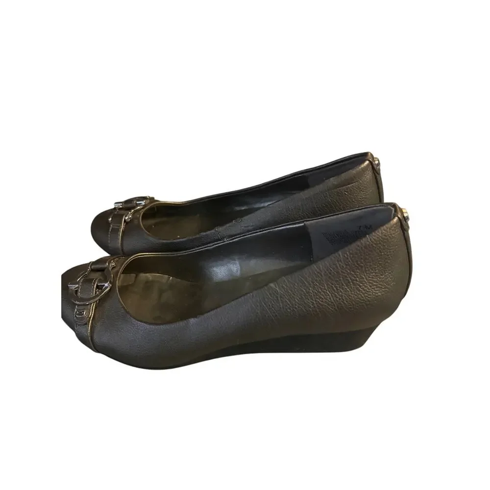 Bandolino Flats Metallic Pewter Leather Buckle Size 7.5M